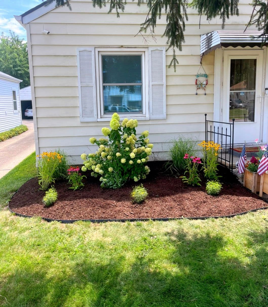Gallery photos for Stunning Landscape and Fence Transformation: Image #3