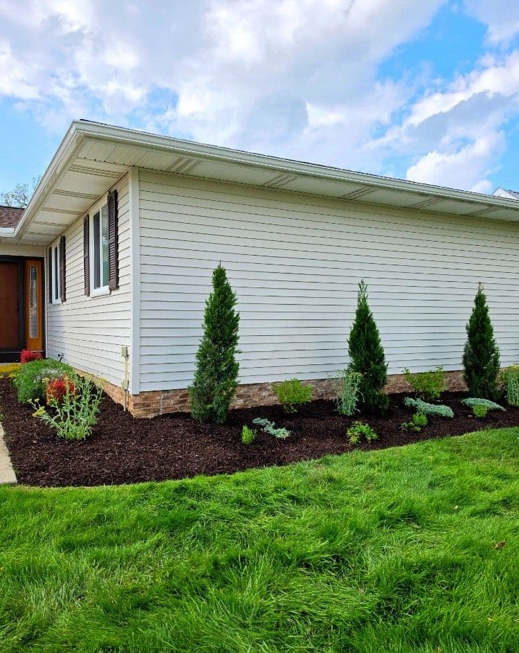Broadview Heights Front Yard Bed Refresh Done Right image